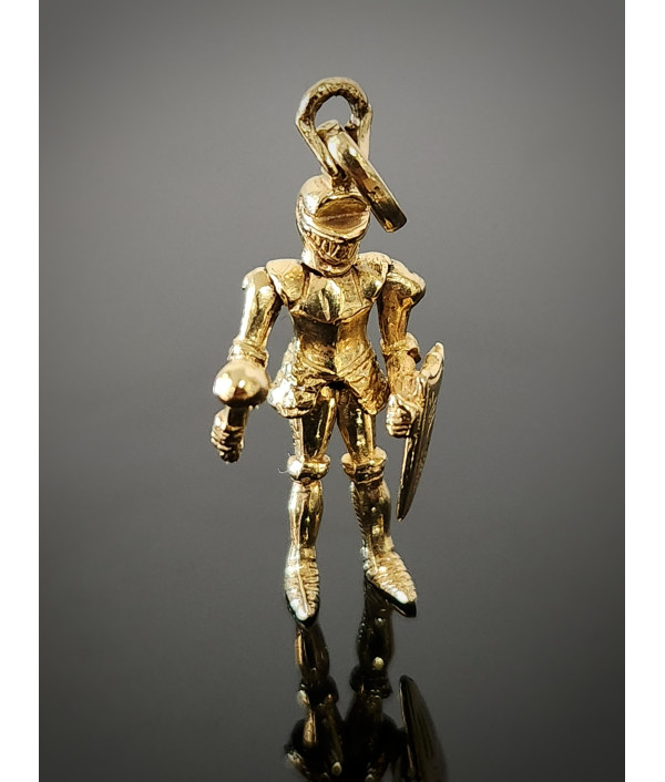 Vintage Articulated Knight Charm in 9ct ...