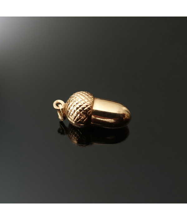 Vintage Mini Acorn Pendant or Charm in 9K Vintage Mini Acorn Pendant or Charm in 9K