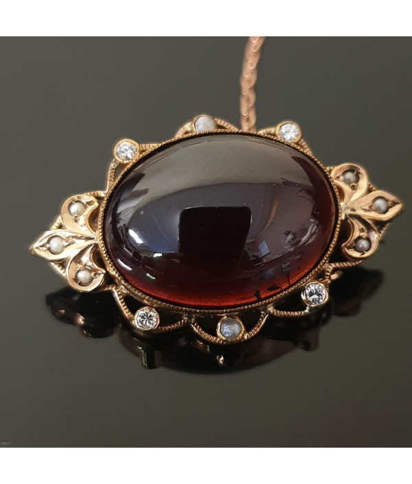 Early 20th Century Garnet Brooch with Diamond and Pearls in 18K