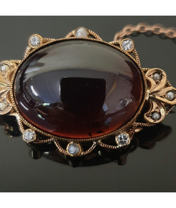 Early 20th Century Garnet Brooch with Diamond and Pearls in 18K