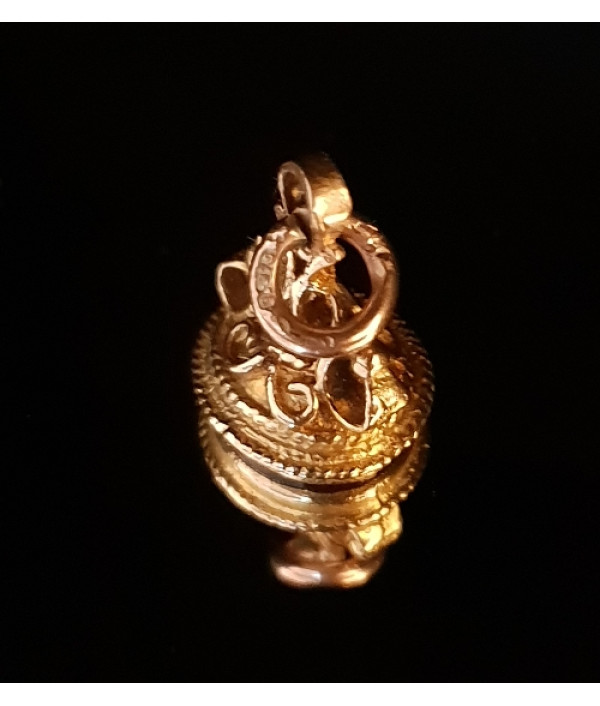 Victorian Carnelian Fob Seal Pendant Charm in 9K Yellow Gold 