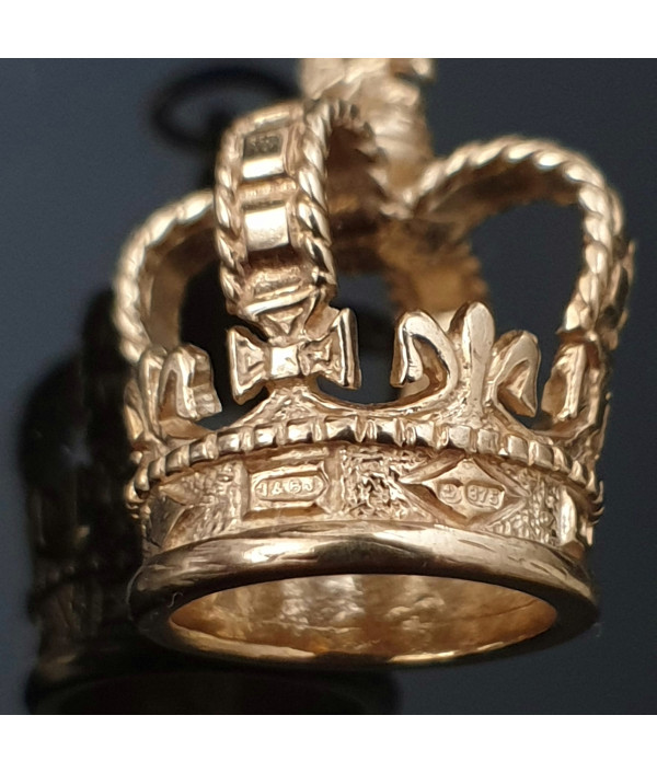 Vintage Crown Pendant in Solid 9K Gold Vintage Crown Pendant in Solid 9K Gold