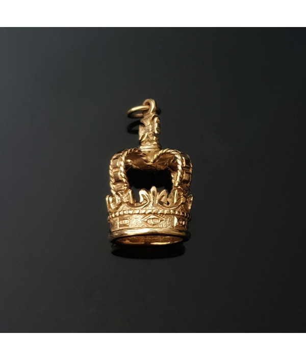 Vintage Crown Pendant in Solid 9K Gold Vintage Crown Pendant in Solid 9K Gold