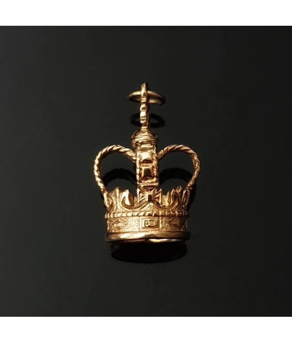 Vintage Crown Pendant in Solid 9K Gold Vintage Crown Pendant in Solid 9K Gold