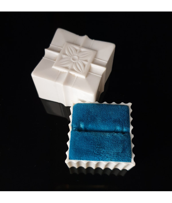 ART DECO CELLULOID RING DISPLAY BOX WITH TURQUOISE BLUE VELVET LINING ART DECO CELLULOID RING DISPLAY BOX WITH TURQUOISE BLUE VELVET LINING