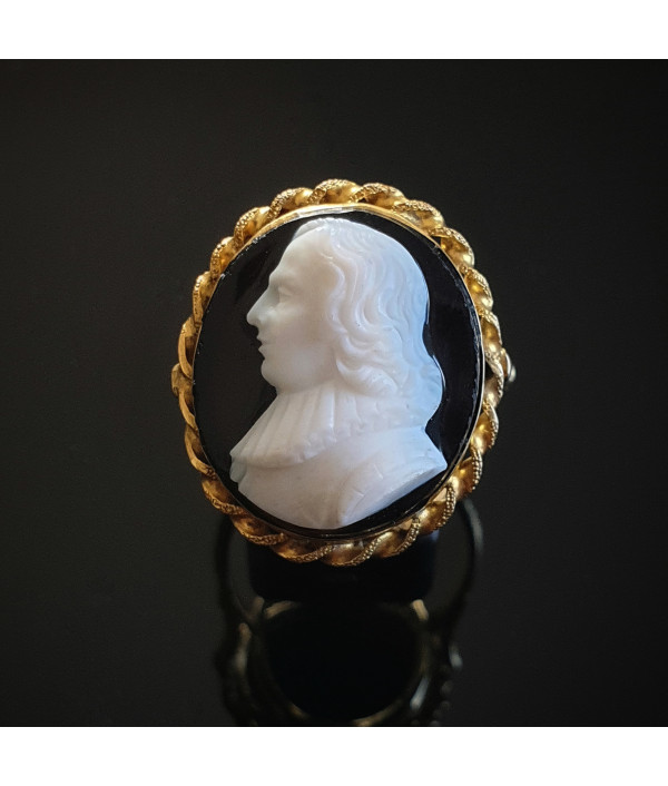 Antique High Relief Banded Agate Cameo i...
