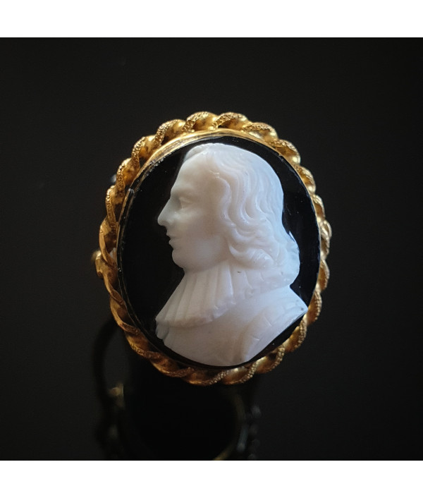 Antique High Relief Banded Agate Cameo in 15K Yellow Gold Circa. 1800 Antique High Relief Banded Agate Cameo in 15K Yellow Gold Circa. 1800