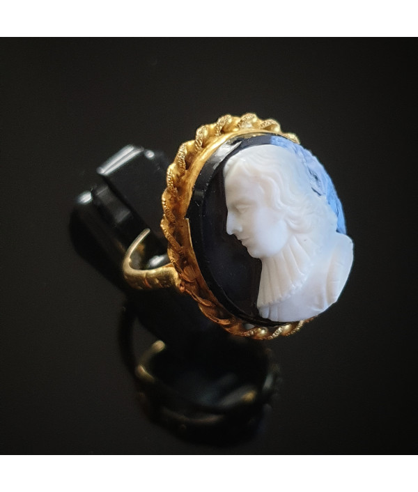 Antique High Relief Banded Agate Cameo in 15K Yellow Gold Circa. 1800 Antique High Relief Banded Agate Cameo in 15K Yellow Gold Circa. 1800