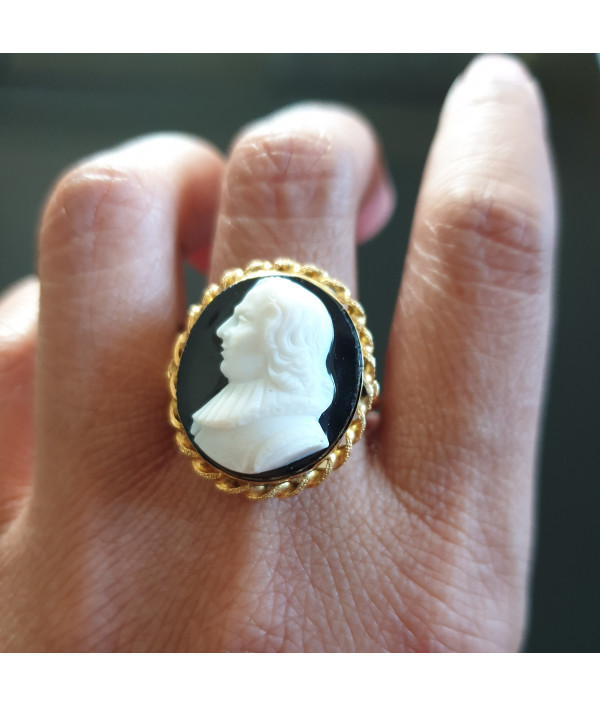 Antique High Relief Banded Agate Cameo in 15K Yellow Gold Circa. 1800 Antique High Relief Banded Agate Cameo in 15K Yellow Gold Circa. 1800