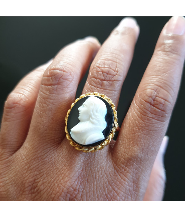 Antique High Relief Banded Agate Cameo in 15K Yellow Gold Circa. 1800 Antique High Relief Banded Agate Cameo in 15K Yellow Gold Circa. 1800