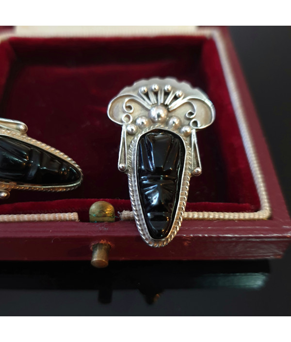 Vintage Carved Onyx Mexican Silver Clip-On Earrings Vintage Carved Onyx Mexican Silver Clip-On Earrings